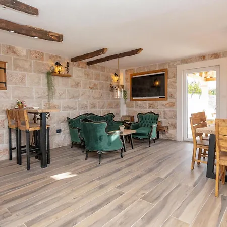 Gorgeous In With Kitchen