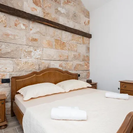 Gorgeous In With Kitchen Holiday home *
