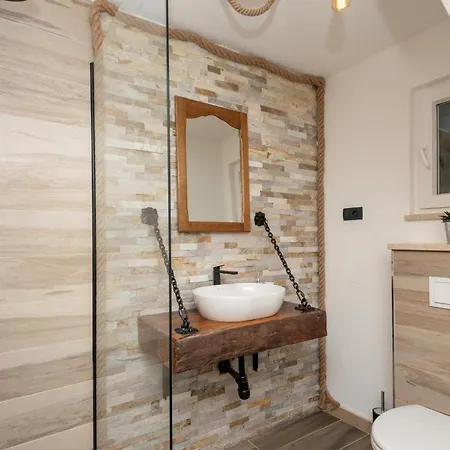Gorgeous In With Kitchen Holiday home Cista Provo