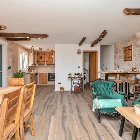 Gorgeous In With Kitchen Feriehus